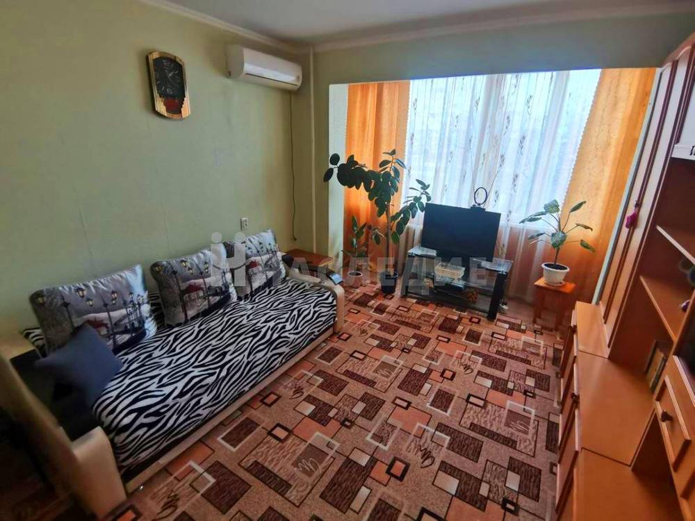 4-комнатная квартира, 73 м2 2/9 этаж, В-8, ул. Ленинградская - фото 1